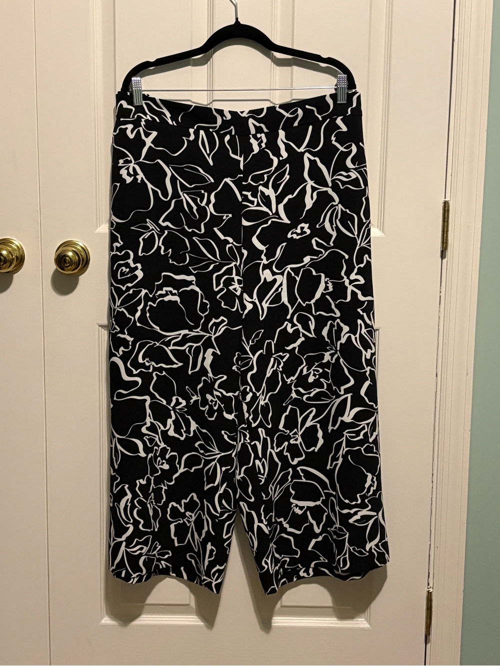 Nine West Black Wide-Leg Pants with White Floral Outline Trim
